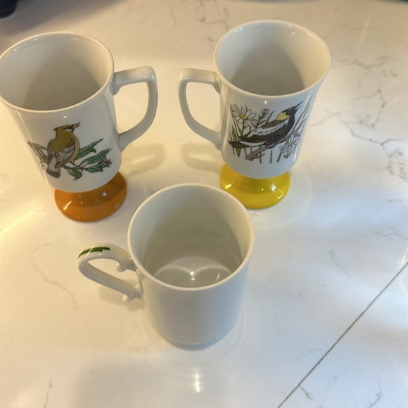 Bundle of 2 vintage mugs. 2 bird mugs from Japan, 1 floral one unknown make. - Picture 2 of 8